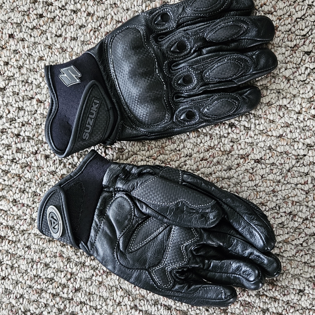 New - Agv Sport, Suzuki, Leather & Carbon Fibre Knuckle Motorcycle Gloves - Sz L
